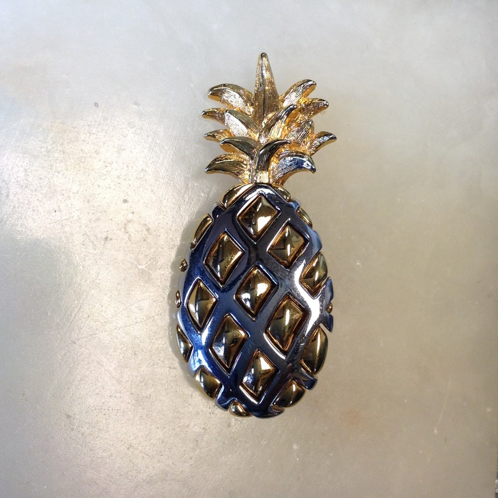 VINTAGE HUGE PINEAPPLE BROOCH LIZ CLAIBORNE